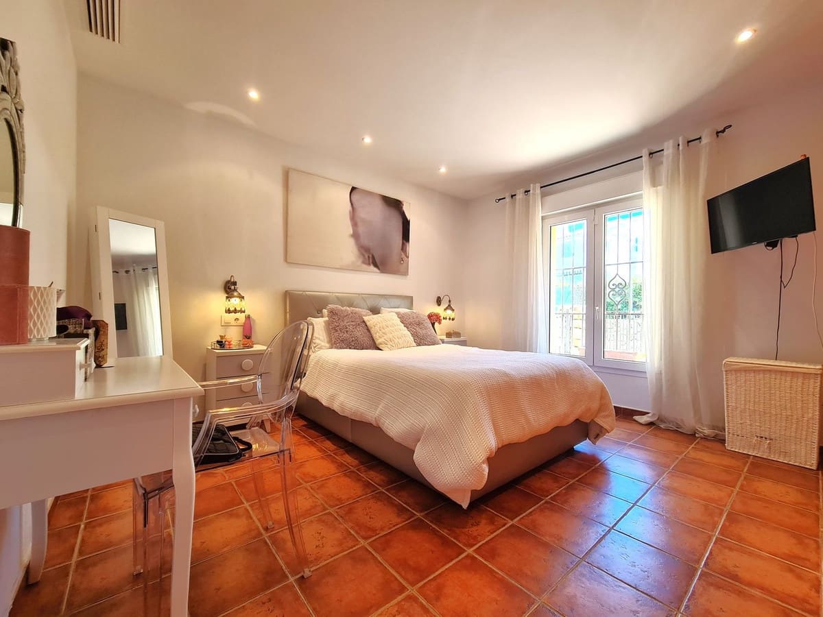 3 chambre Villa/Maison à vendre à La Duquesa / Puerto de la Duquesa - 960 000 € (Ref: 9143548)