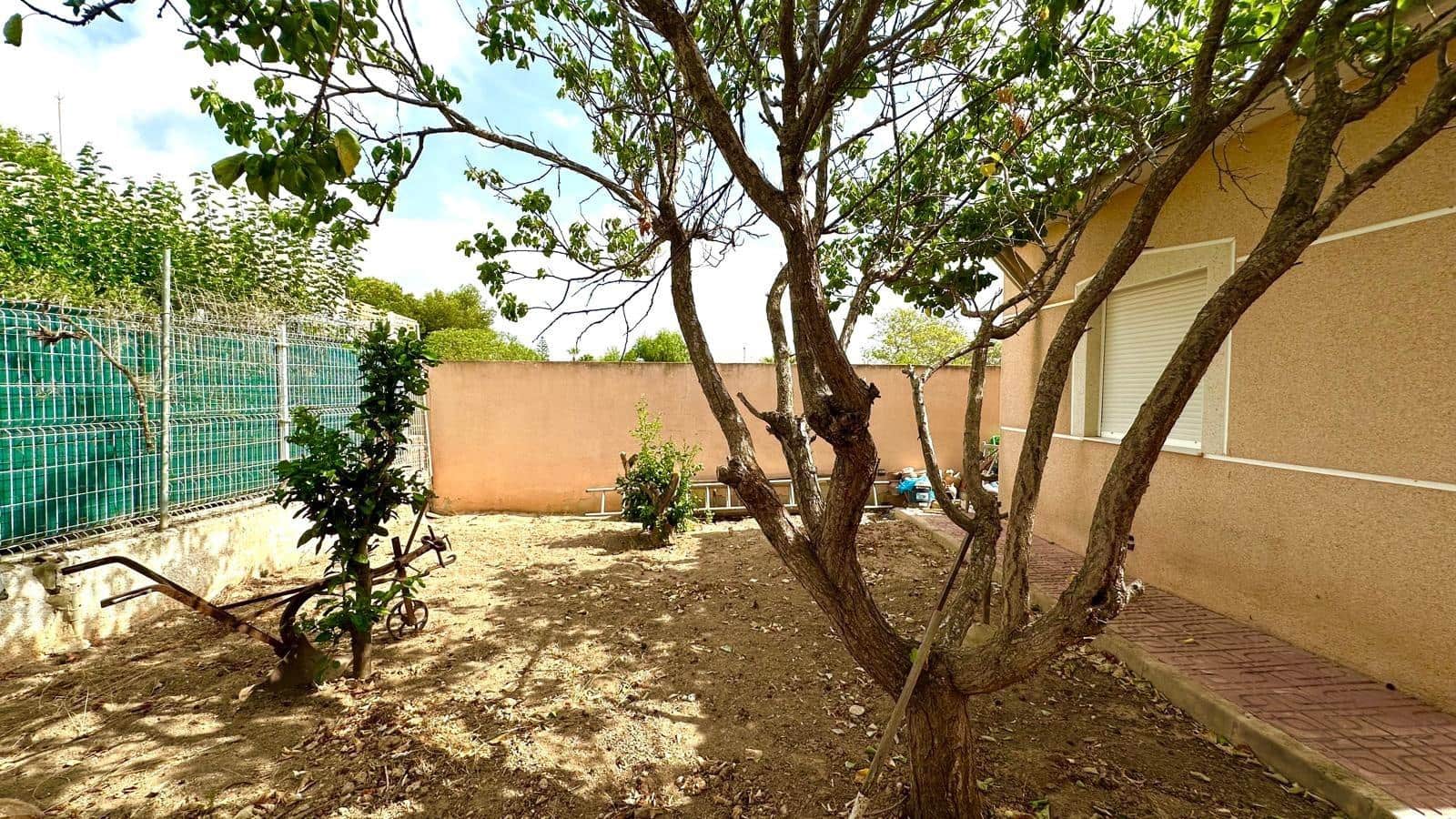 3 makuuhuone Huvila myytävänä paikassa Torrevieja mukana uima-altaan - 450 000 € (Ref: 9145522)