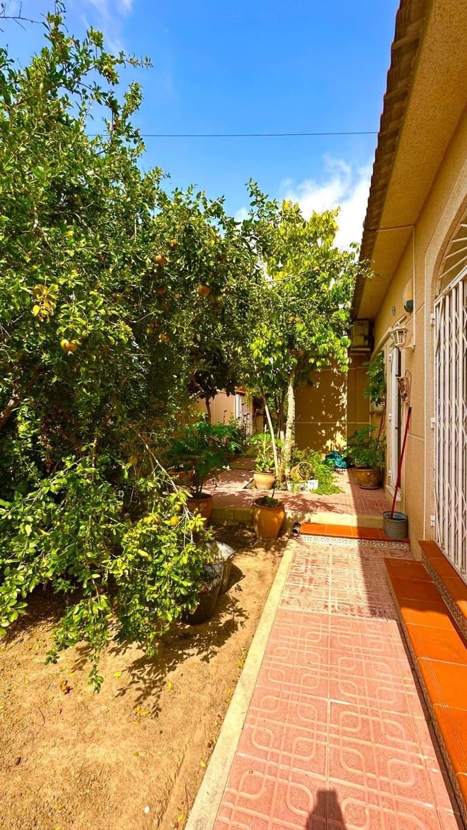 3 makuuhuone Huvila myytävänä paikassa Torrevieja mukana uima-altaan - 450 000 € (Ref: 9145522)