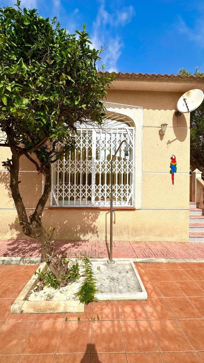 3 makuuhuone Huvila myytävänä paikassa Torrevieja mukana uima-altaan - 450 000 € (Ref: 9145522)