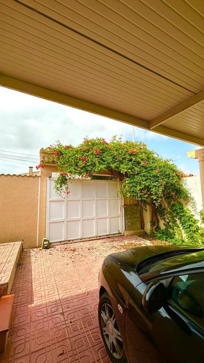 3 makuuhuone Huvila myytävänä paikassa Torrevieja mukana uima-altaan - 450 000 € (Ref: 9145522)