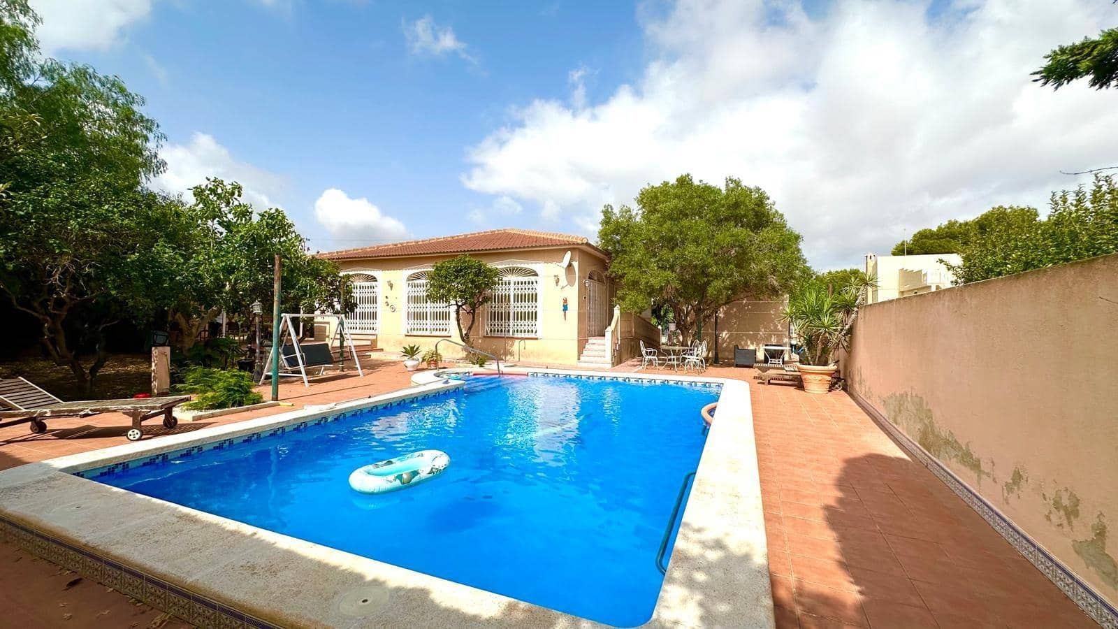 3 makuuhuone Huvila myytävänä paikassa Torrevieja mukana uima-altaan - 450 000 € (Ref: 9145522)