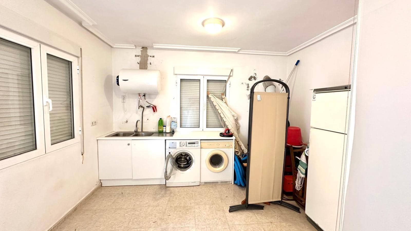 3 makuuhuone Huvila myytävänä paikassa Torrevieja mukana uima-altaan - 450 000 € (Ref: 9145522)