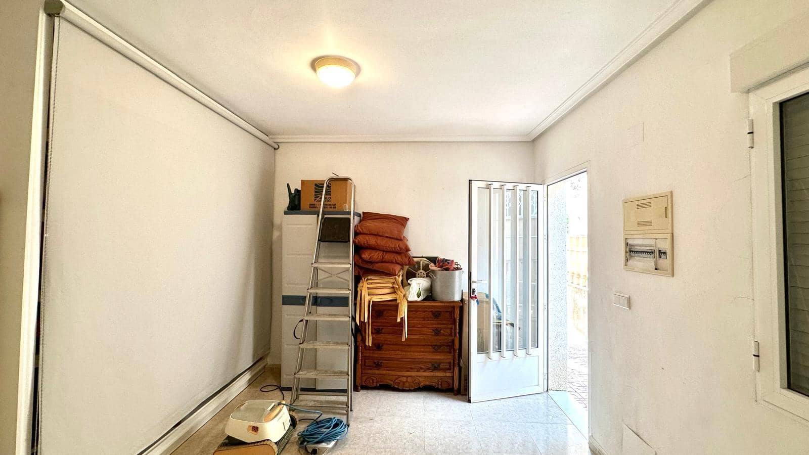 3 makuuhuone Huvila myytävänä paikassa Torrevieja mukana uima-altaan - 450 000 € (Ref: 9145522)