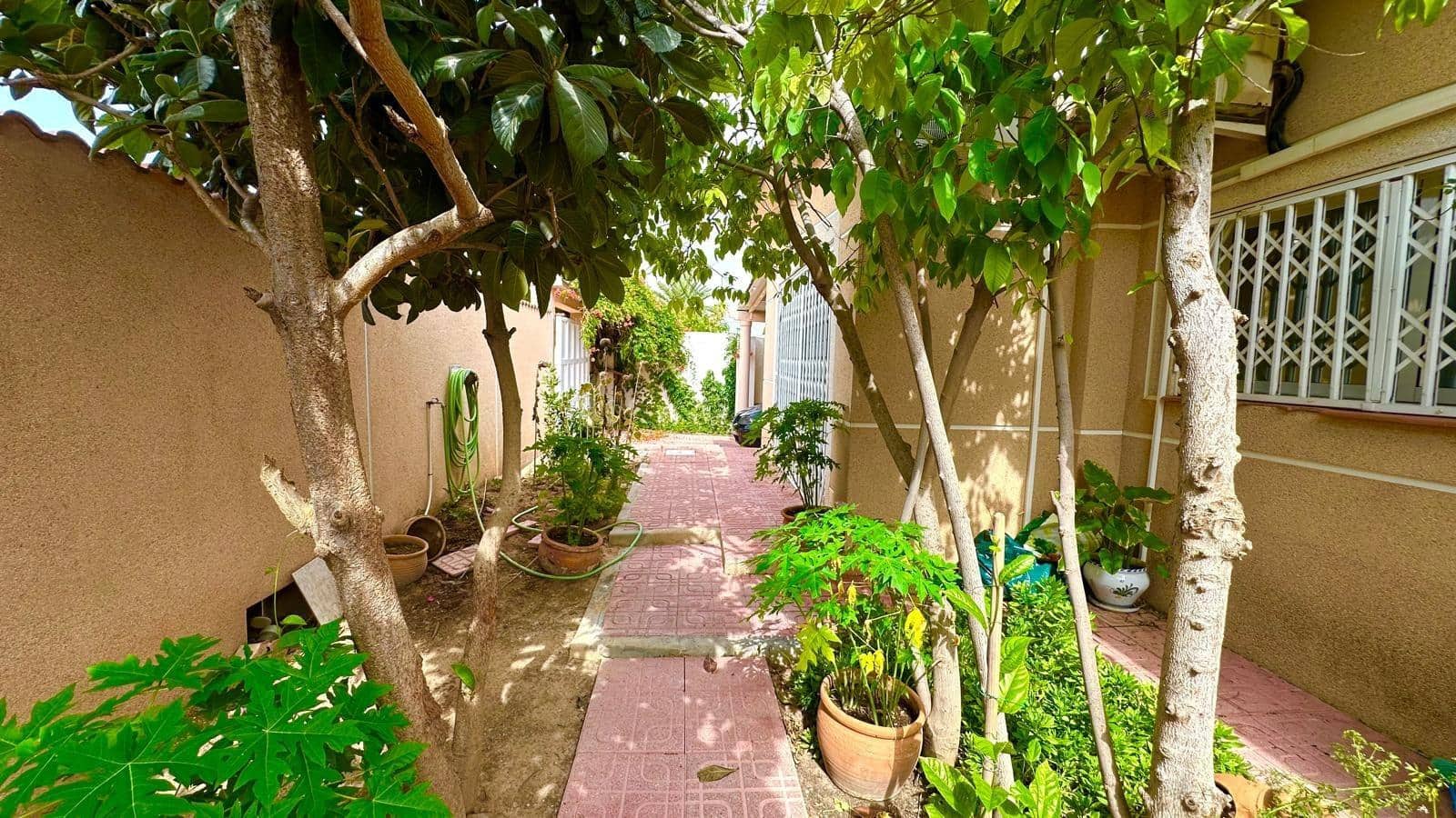 3 makuuhuone Huvila myytävänä paikassa Torrevieja mukana uima-altaan - 450 000 € (Ref: 9145522)