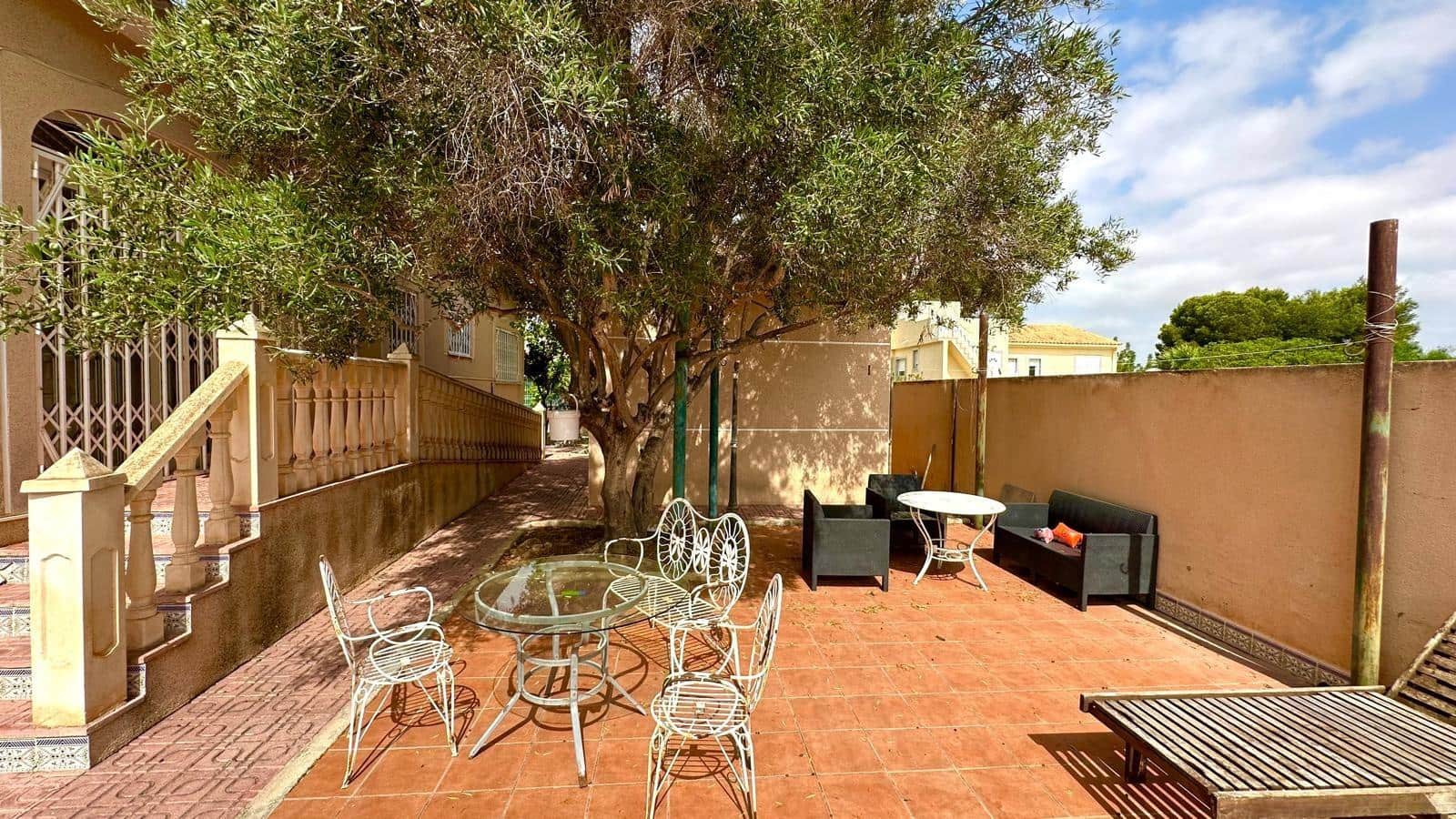 3 makuuhuone Huvila myytävänä paikassa Torrevieja mukana uima-altaan - 450 000 € (Ref: 9145522)