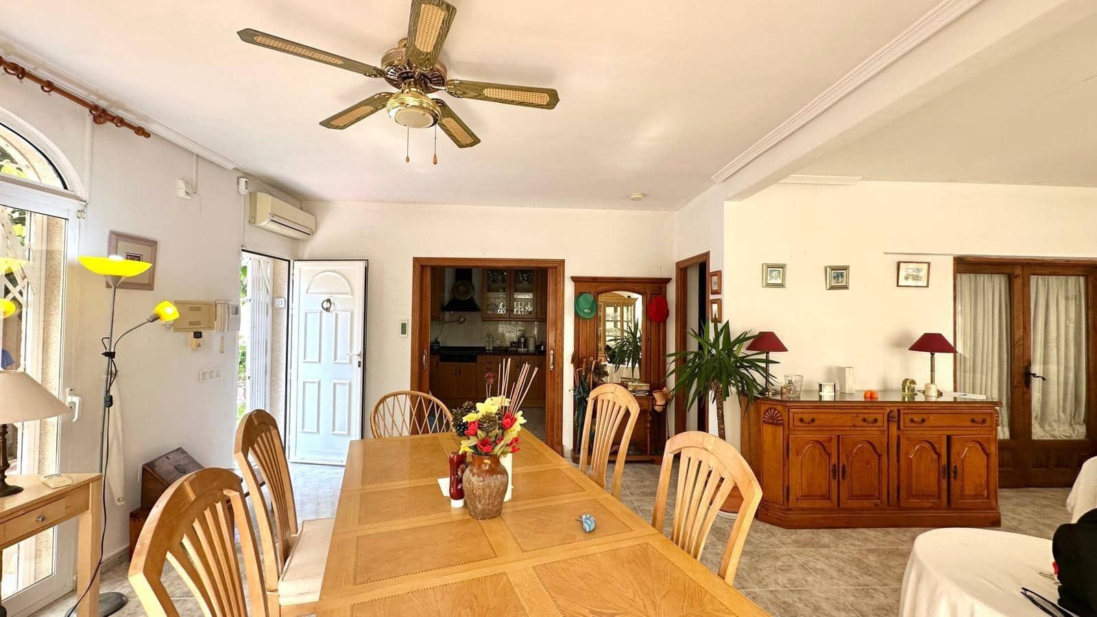 3 makuuhuone Huvila myytävänä paikassa Torrevieja mukana uima-altaan - 450 000 € (Ref: 9145522)