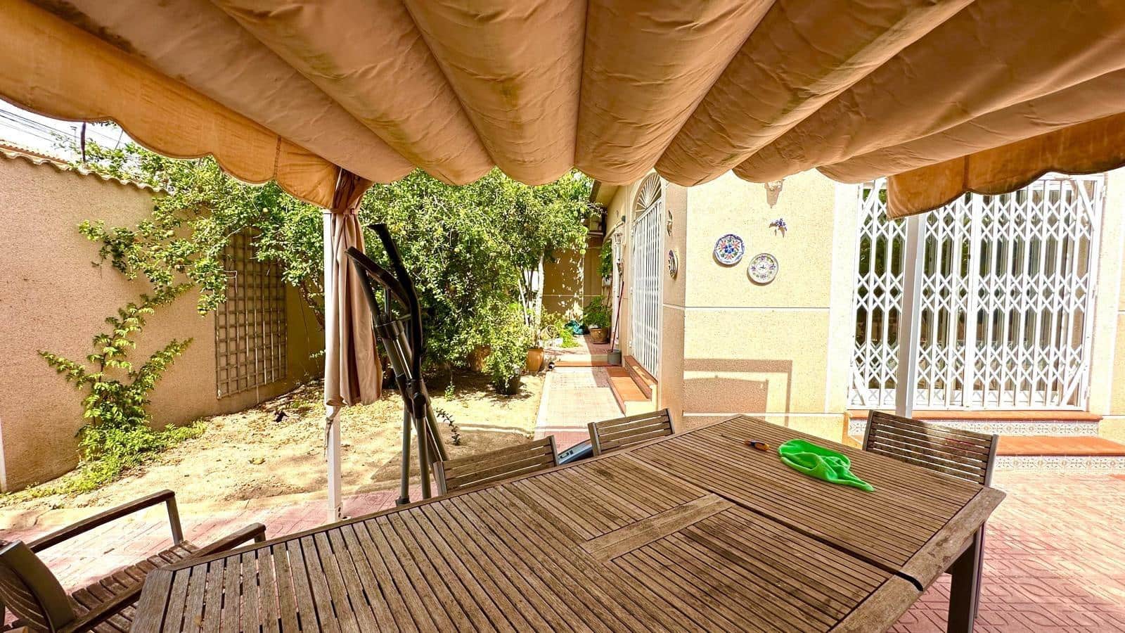 3 makuuhuone Huvila myytävänä paikassa Torrevieja mukana uima-altaan - 450 000 € (Ref: 9145522)