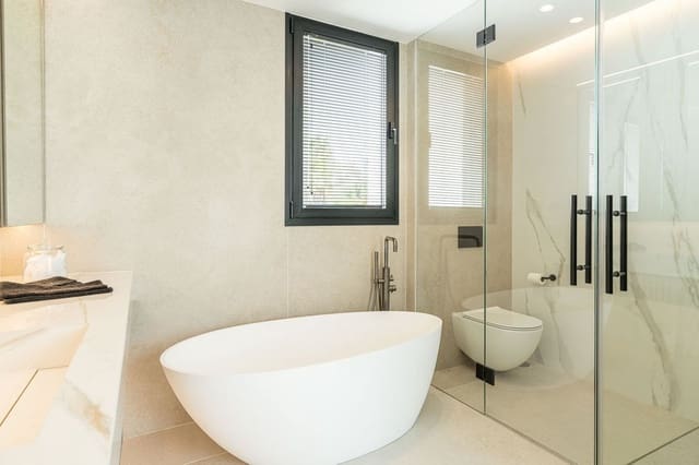 4 sypialnia Willa na sprzedaż w Aloha Golf, Marbella z basenem - 3 395 000 € (Ref: 9145524)