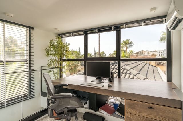 4 sypialnia Willa na sprzedaż w Los Naranjos, Marbella z basenem - 3 395 000 € (Ref: 9145524)