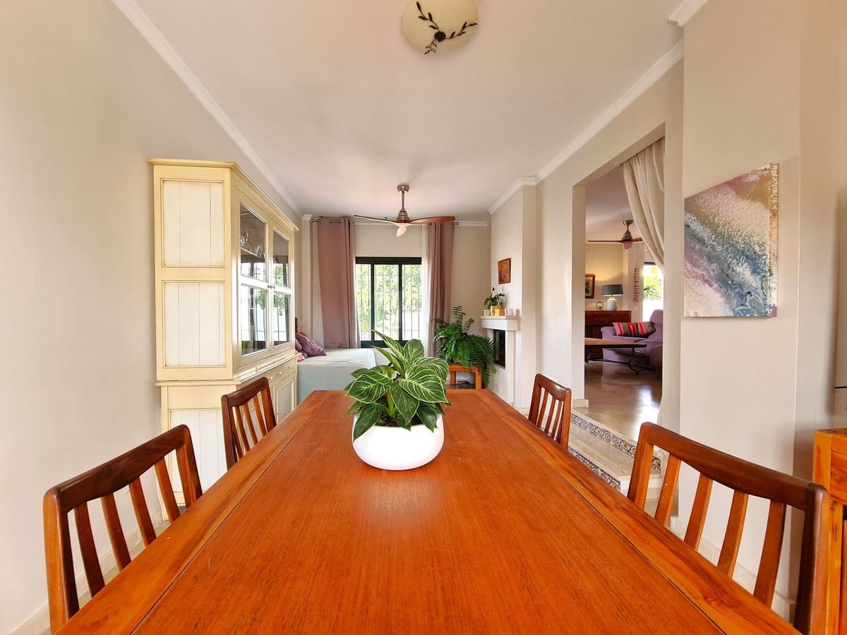 3 sypialnia Dom na sprzedaż w La Duquesa / Puerto de la Duquesa - 549 000 € (Ref: 9145525)