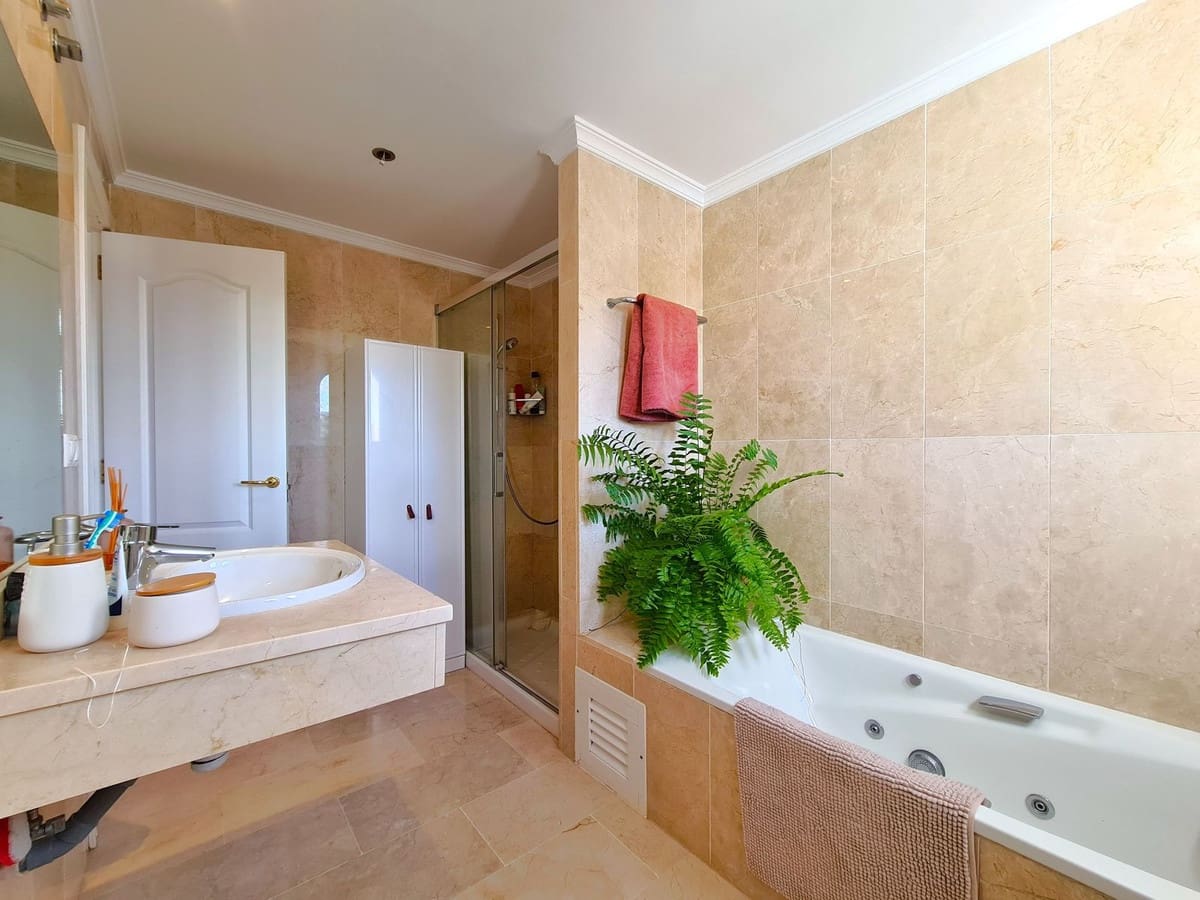 3 sypialnia Dom na sprzedaż w La Duquesa / Puerto de la Duquesa - 549 000 € (Ref: 9145525)