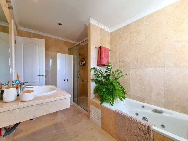 3 chambre Maison de Ville à vendre à La Duquesa / Puerto de la Duquesa, Manilva - 549 000 € (Ref: 9145525)