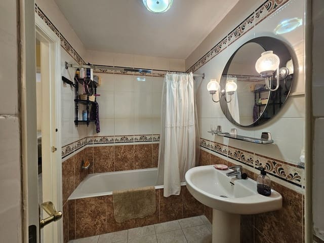 Apartamento de 2 habitaciones en San Luis de Sabinillas, Manilva en venta con piscina - 245.900 € (Ref: 9145529)