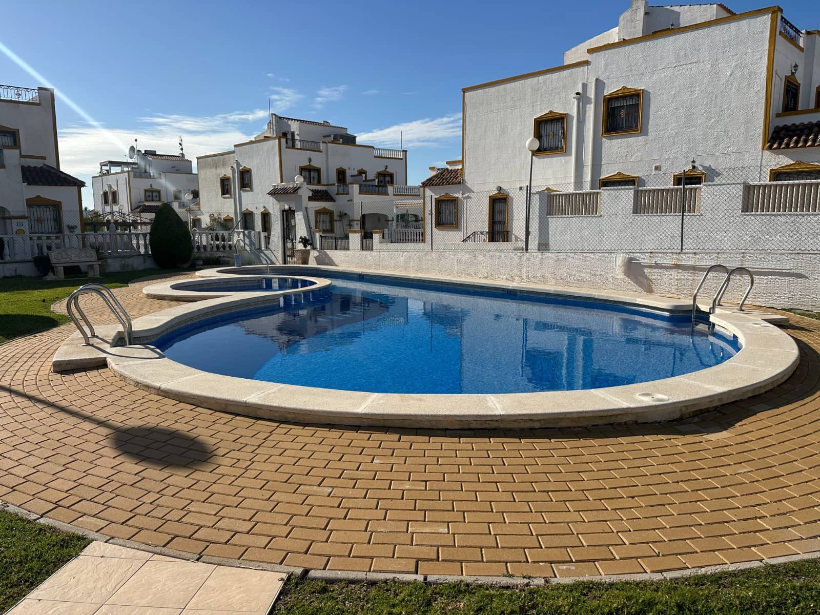 Casa de 3 habitaciones en Orihuela en venta - 180.000 € (Ref: 9147172)