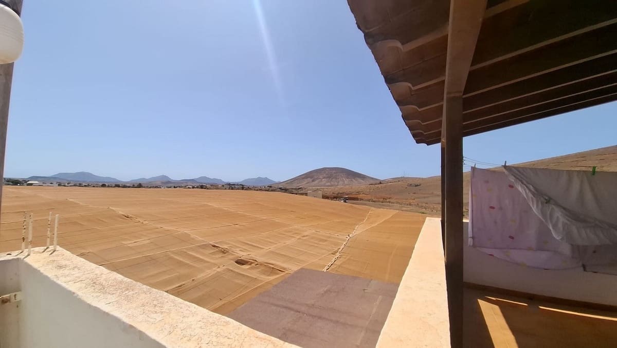 3 sypialnia Finka/Dom wiejski na sprzedaż w Tuineje z garażem - 330 000 € (Ref: 9149262)