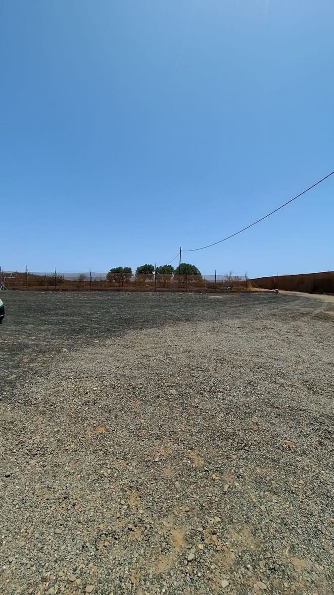 3 sypialnia Finka/Dom wiejski na sprzedaż w Tuineje z garażem - 330 000 € (Ref: 9149262)