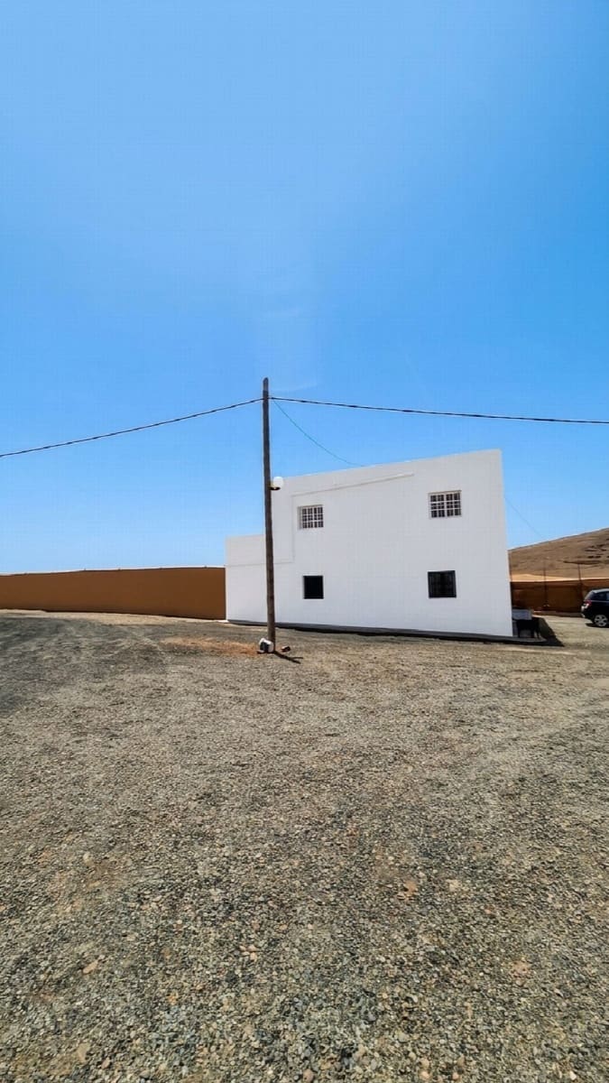 3 soveværelse Villa til salg i Tuineje med garage - € 330.000 (Ref: 9149262)