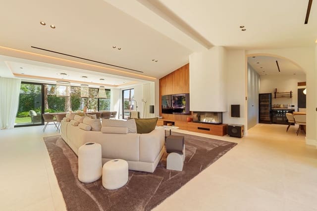 5 bedroom Villa for sale in Puerto Banus, Marbella with pool - € 5,750,000 (Ref: 9152164)