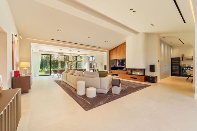 5 bedroom Villa for sale in Puerto Banus, Marbella with pool - € 5,750,000 (Ref: 9152164)