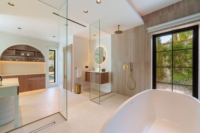 5 bedroom Villa for sale in Puerto Banus, Marbella with pool - € 5,750,000 (Ref: 9152164)