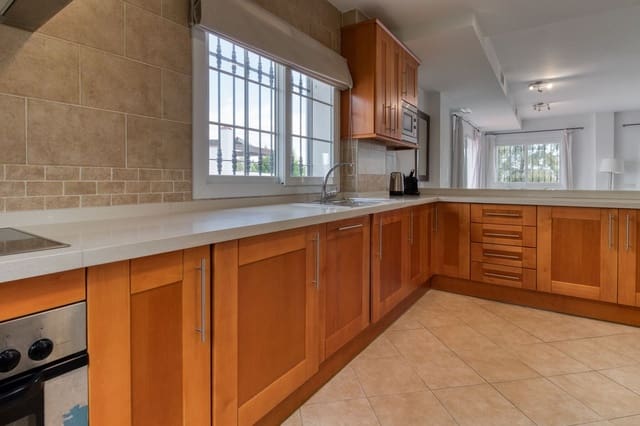 4 sovrum Hus till salu i Alhaurín de la Torre med garage - 599 000 € (Ref: 9152166)