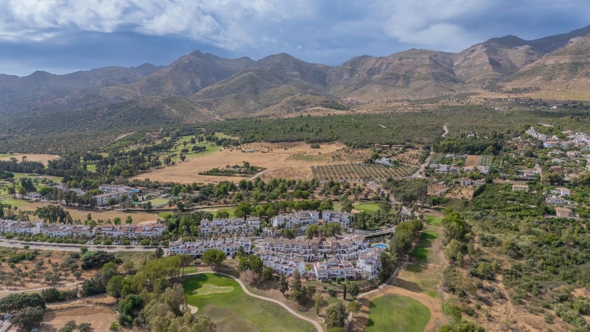 4 soveværelse Byhus til salg i Alhaurin de la Torre med garage - € 599.000 (Ref: 9152166)