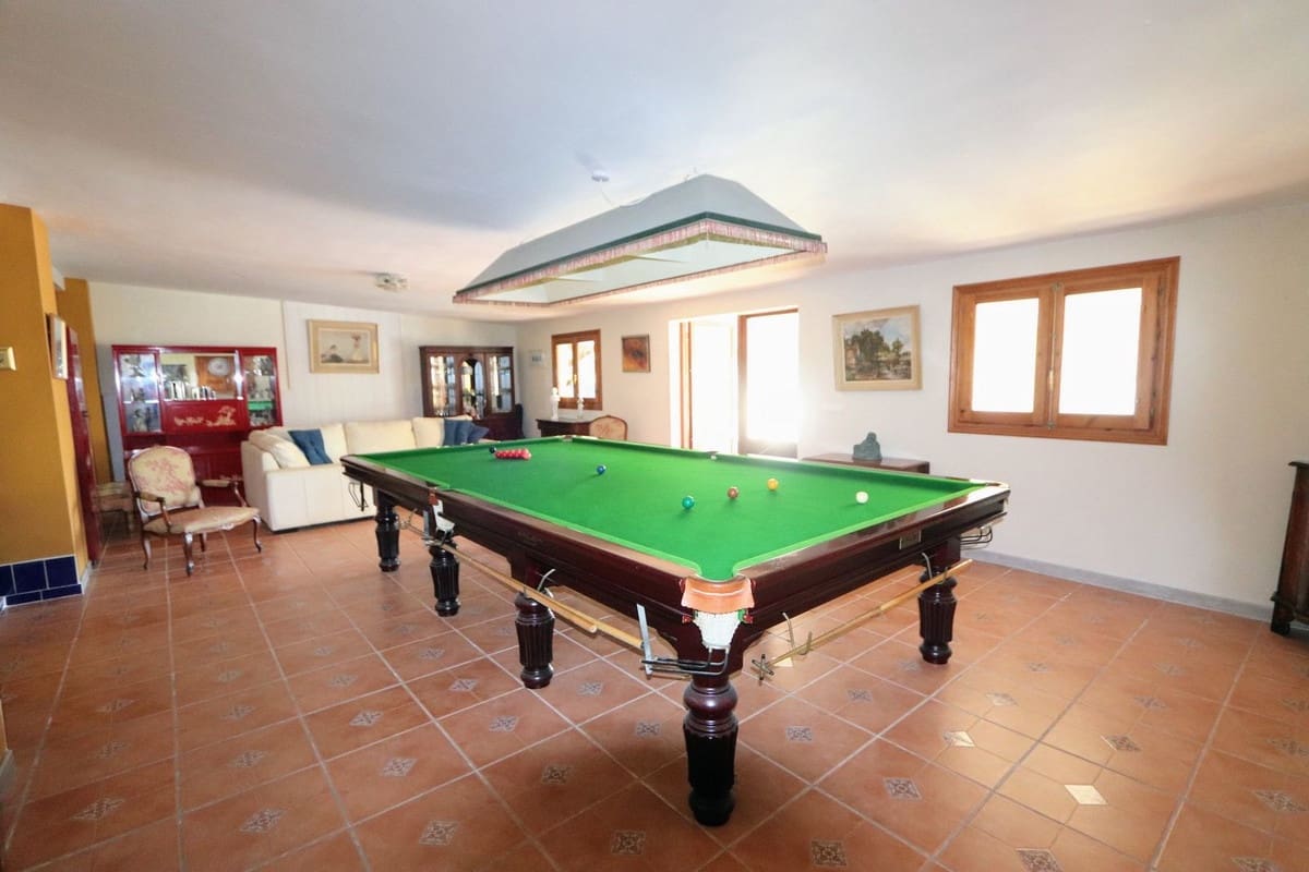 6 soveværelse Villa til salg i Roldan med swimmingpool garage - € 600.000 (Ref: 9152167)