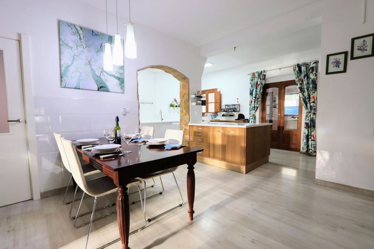 6 bedroom Villa for sale in Roldan with pool garage - € 600,000 (Ref: 9152167)