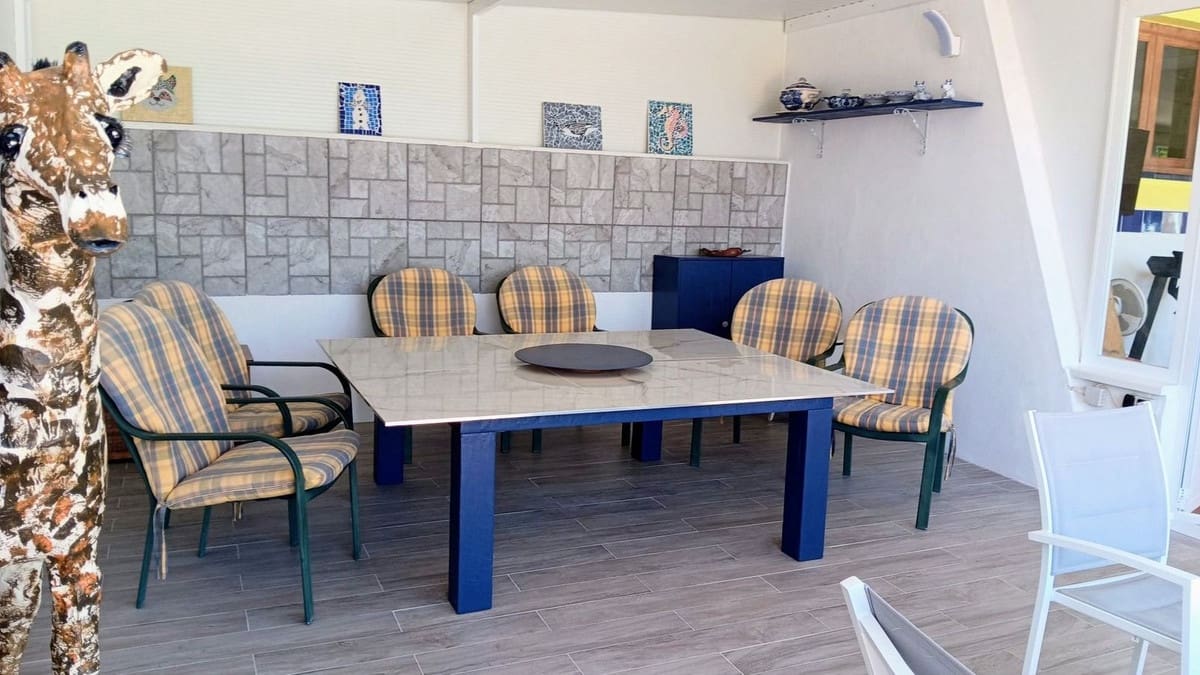 6 bedroom Villa for sale in Roldan with pool garage - € 600,000 (Ref: 9152167)