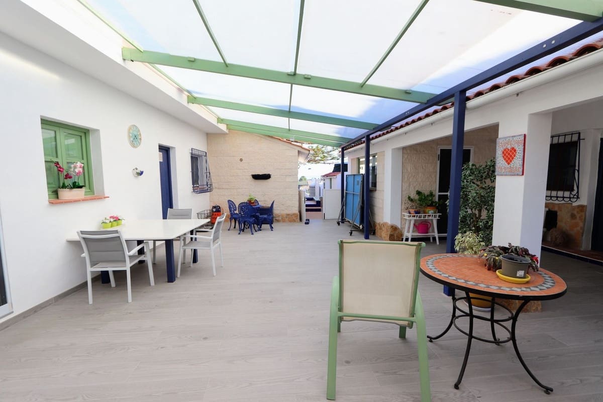 6 bedroom Villa for sale in Roldan with pool garage - € 599,900 (Ref: 9152167)