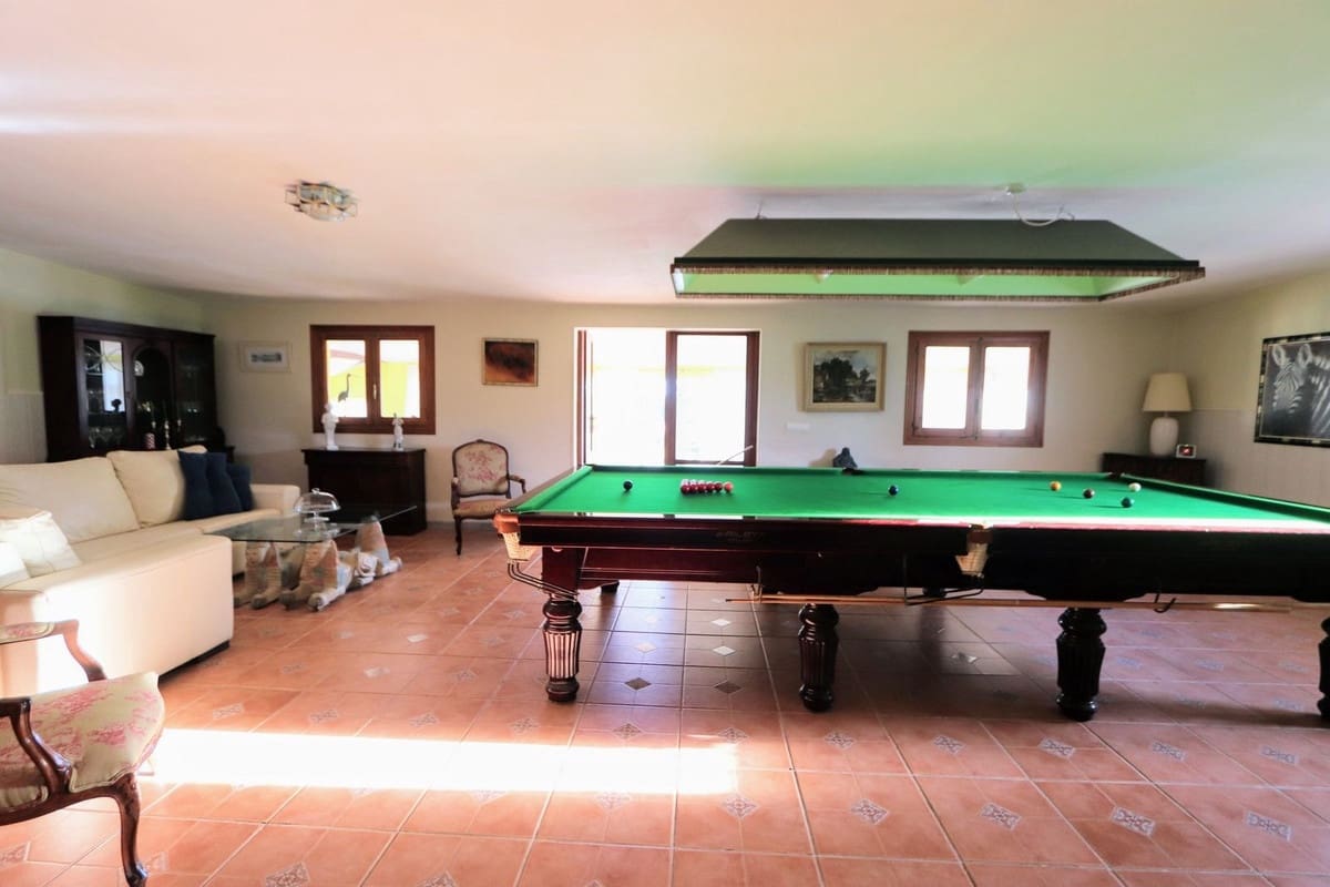 6 bedroom Villa for sale in Roldan with pool garage - € 599,900 (Ref: 9152167)
