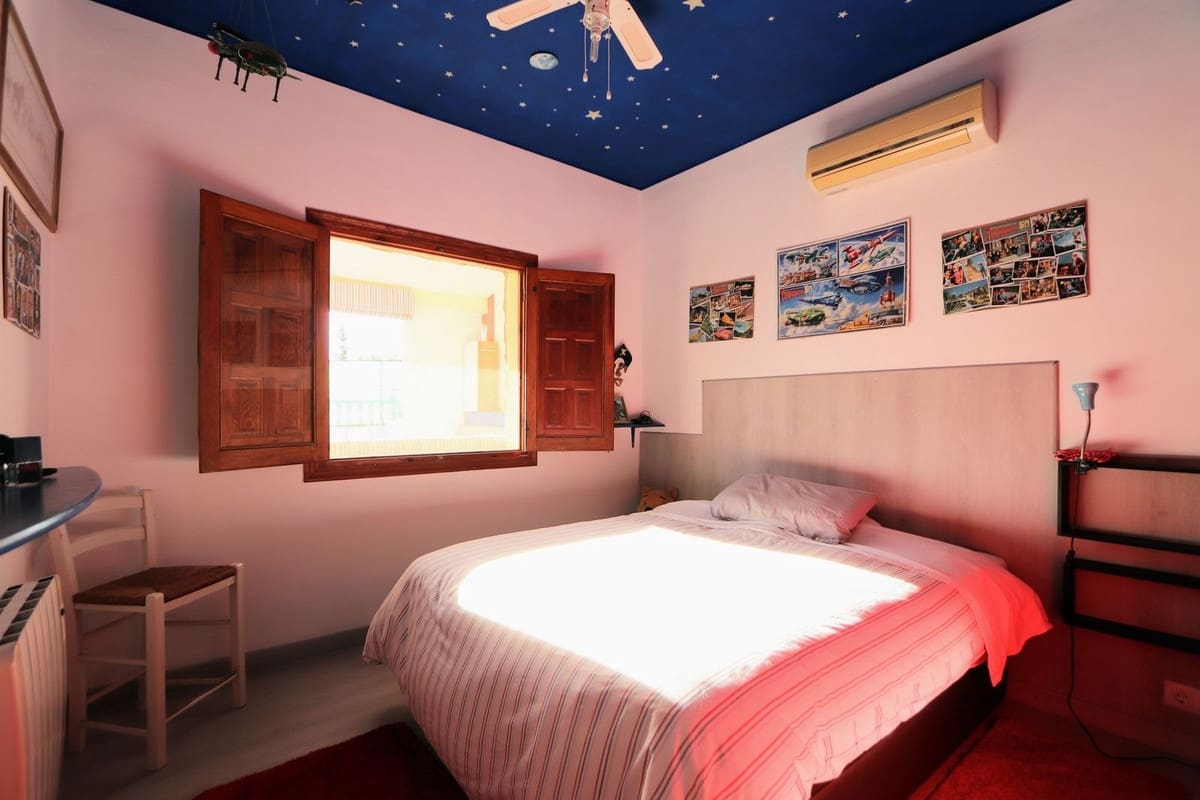 6 soveværelse Villa til salg i Roldan med swimmingpool garage - € 599.900 (Ref: 9152167)