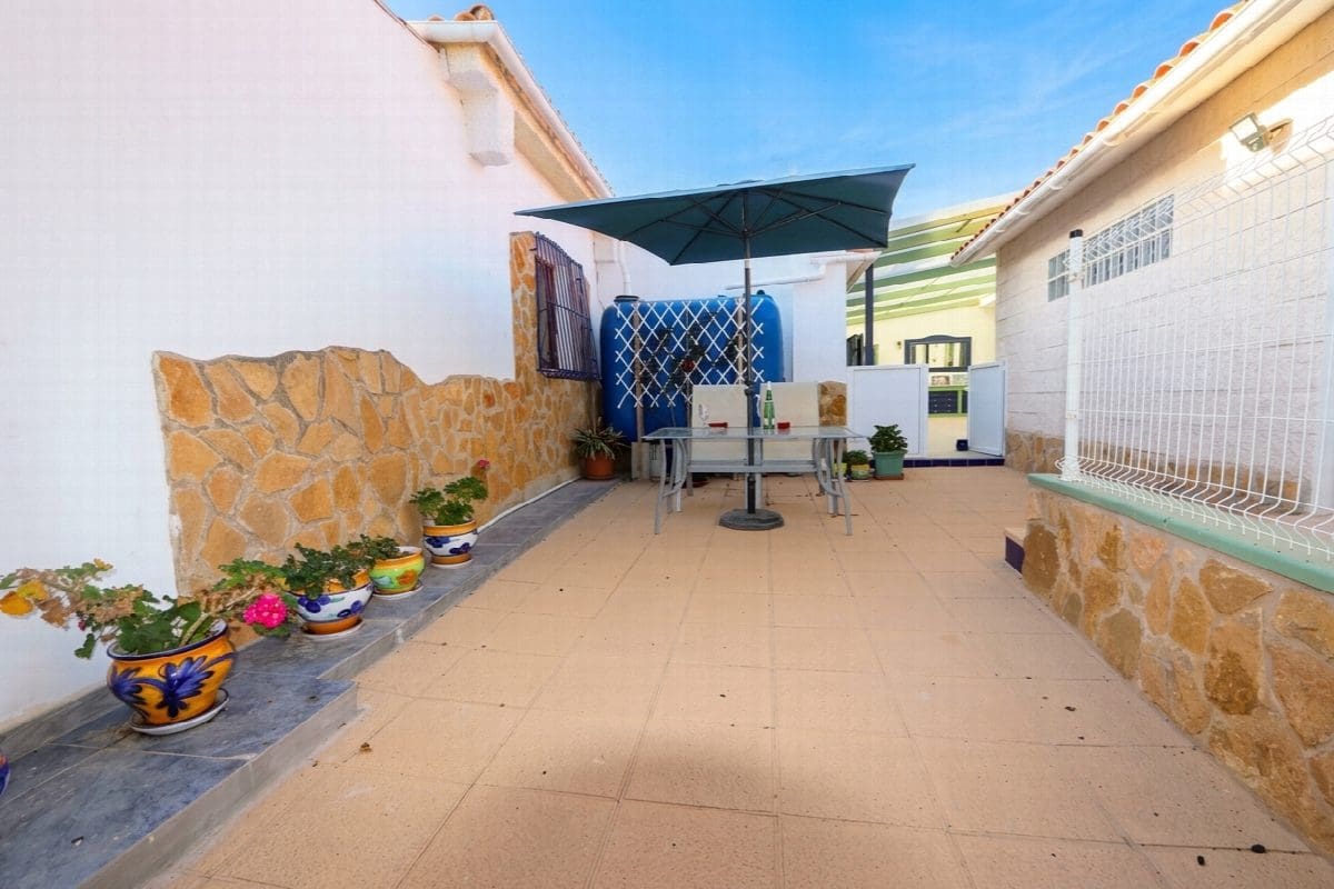 6 bedroom Villa for sale in Roldan with pool - € 599,900 (Ref: 9152167)