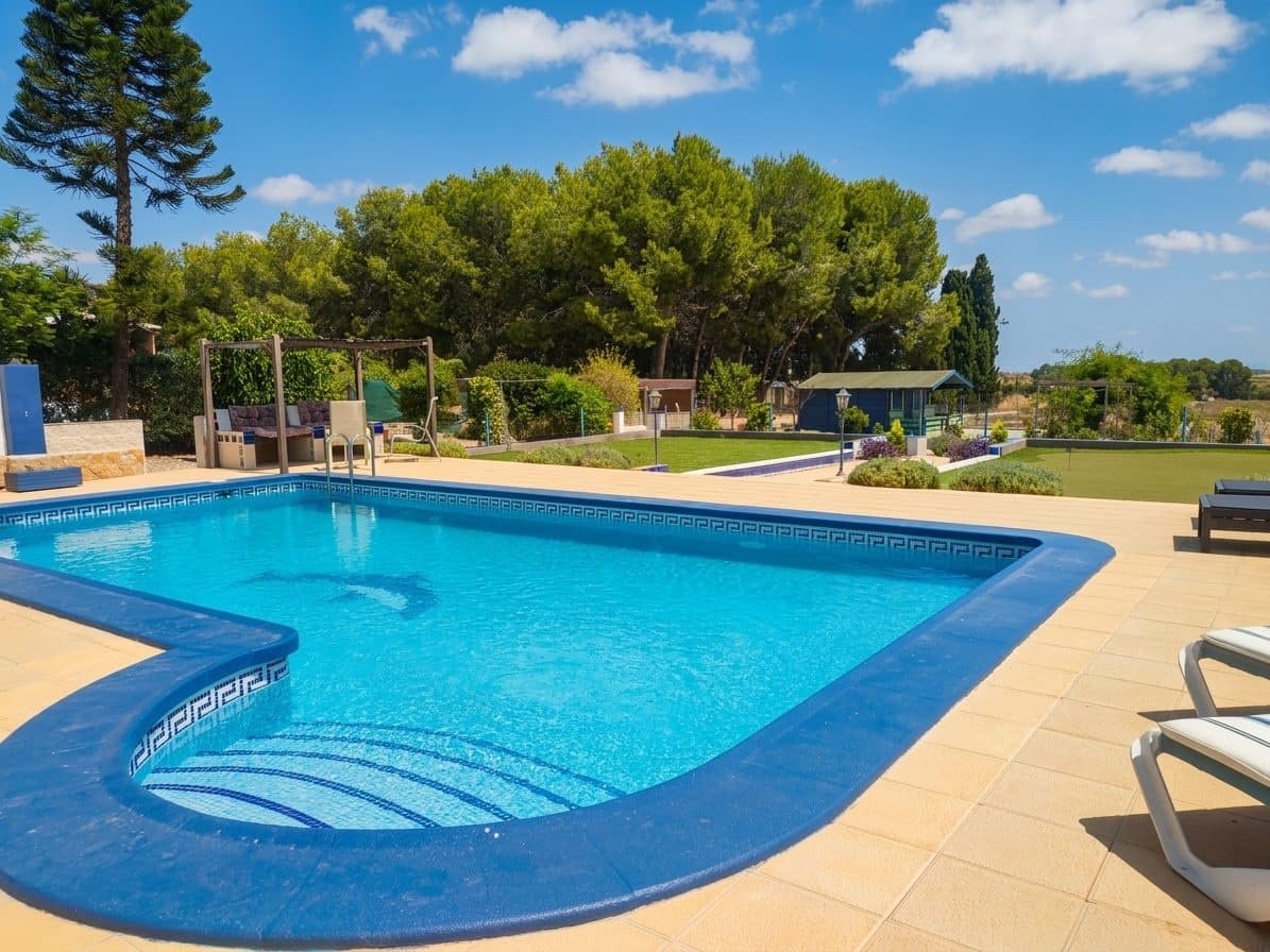 6 bedroom Villa for sale in Roldan with pool - € 599,900 (Ref: 9152167)