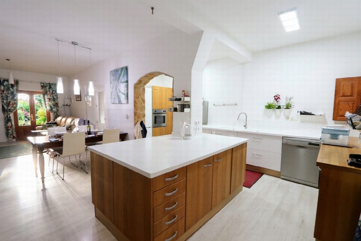 6 bedroom Villa for sale in Roldan with pool - € 599,900 (Ref: 9152167)