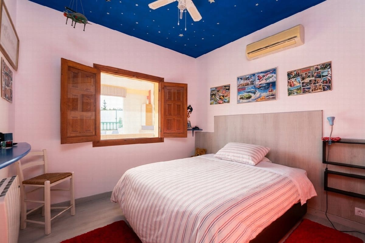 6 bedroom Villa for sale in Roldan with pool - € 599,900 (Ref: 9152167)