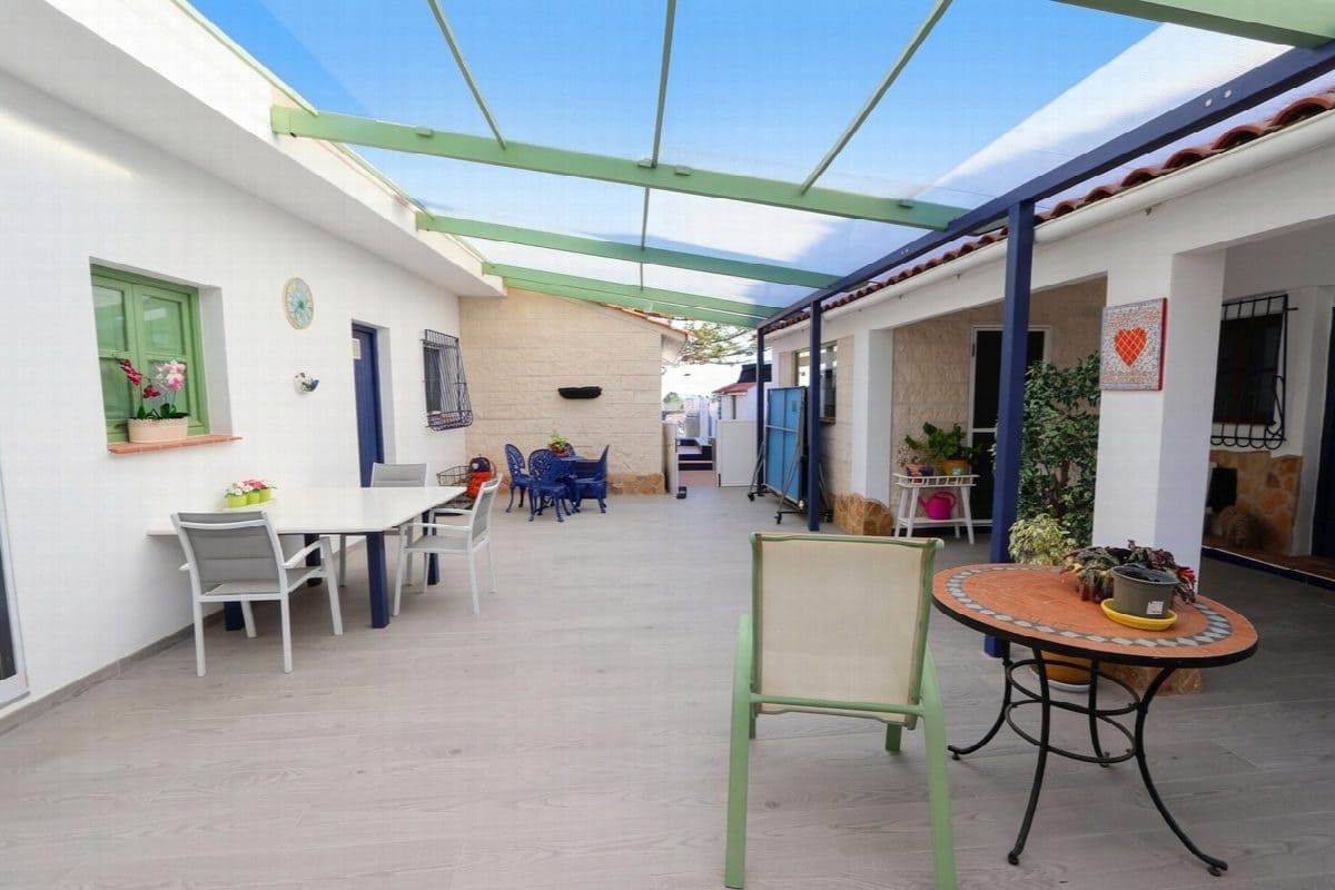 6 bedroom Villa for sale in Roldan with pool - € 599,900 (Ref: 9152167)