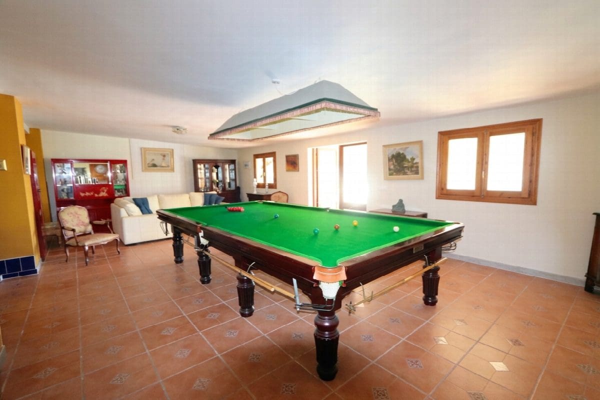 6 bedroom Villa for sale in Roldan with pool - € 599,900 (Ref: 9152167)