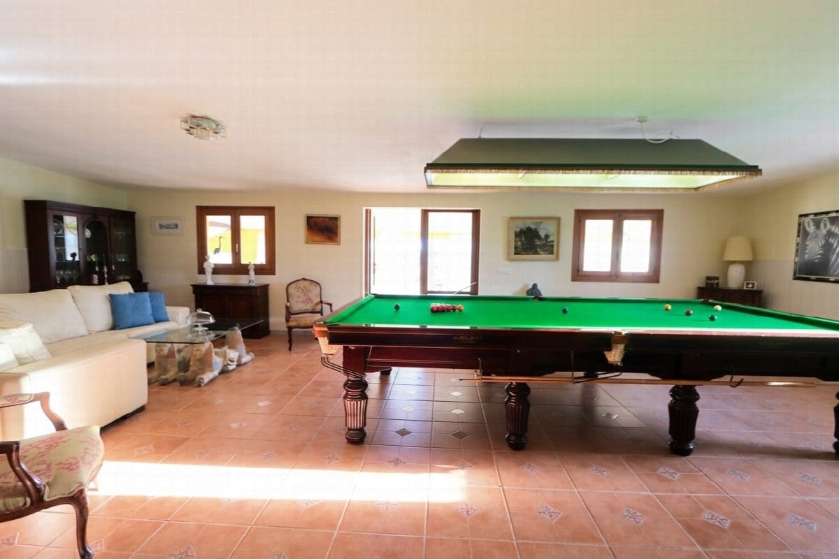 6 bedroom Villa for sale in Roldan with pool - € 599,900 (Ref: 9152167)