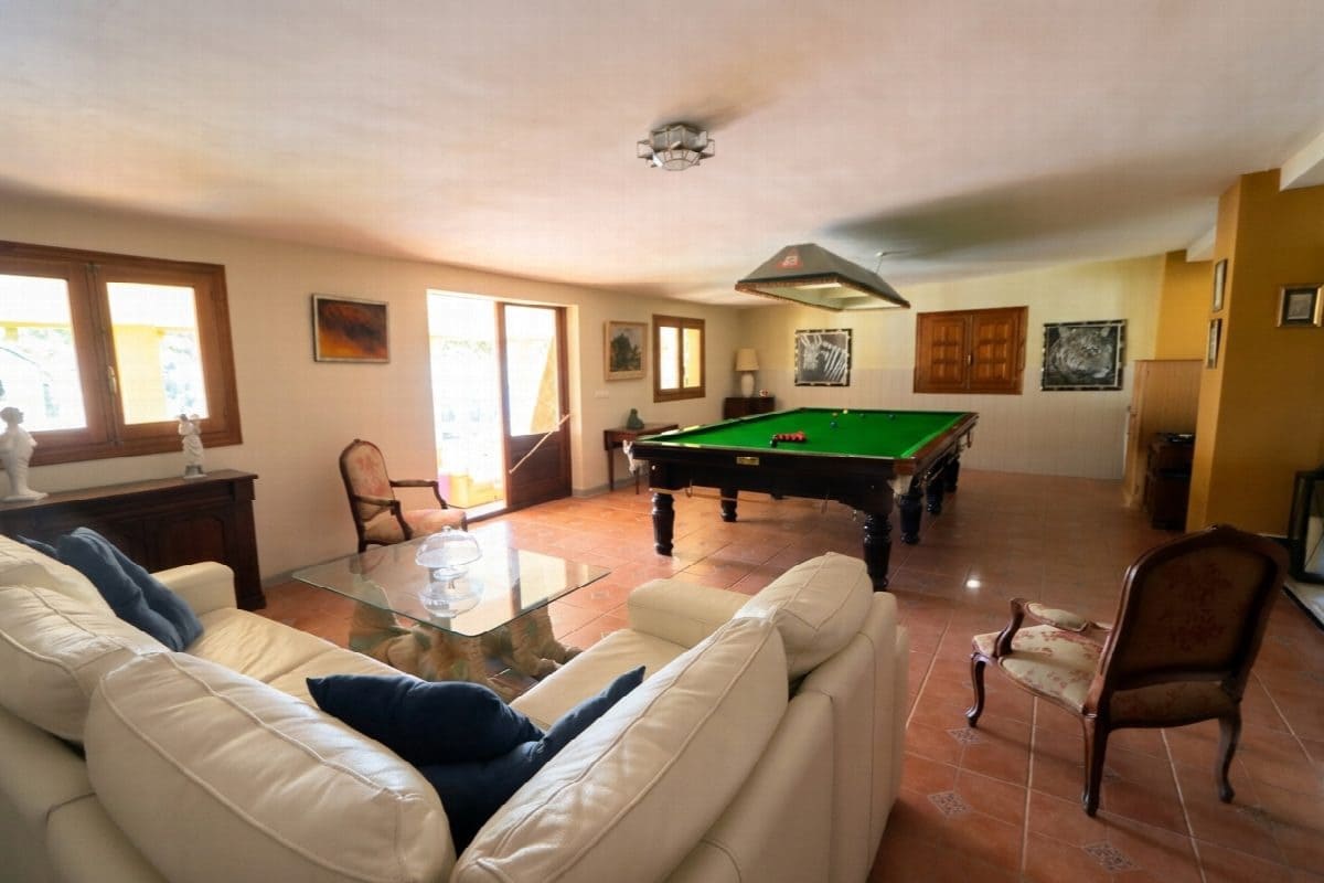 6 bedroom Villa for sale in Roldan with pool - € 599,900 (Ref: 9152167)
