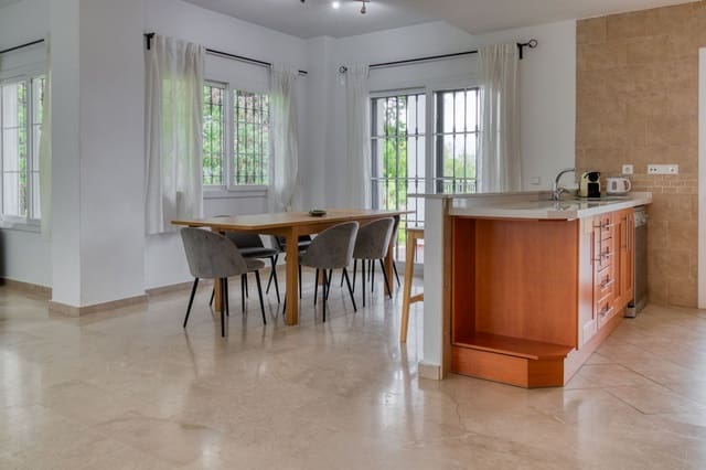 4 quarto Moradia para venda em Alhaurín de la Torre com garagem - 599 000 € (Ref: 9152171)