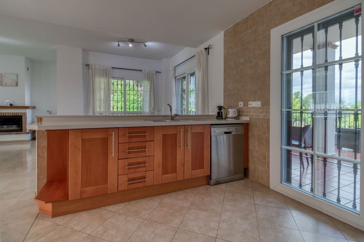 4 soveværelse Villa til salg i Alhaurin de la Torre med garage - € 599.000 (Ref: 9152171)