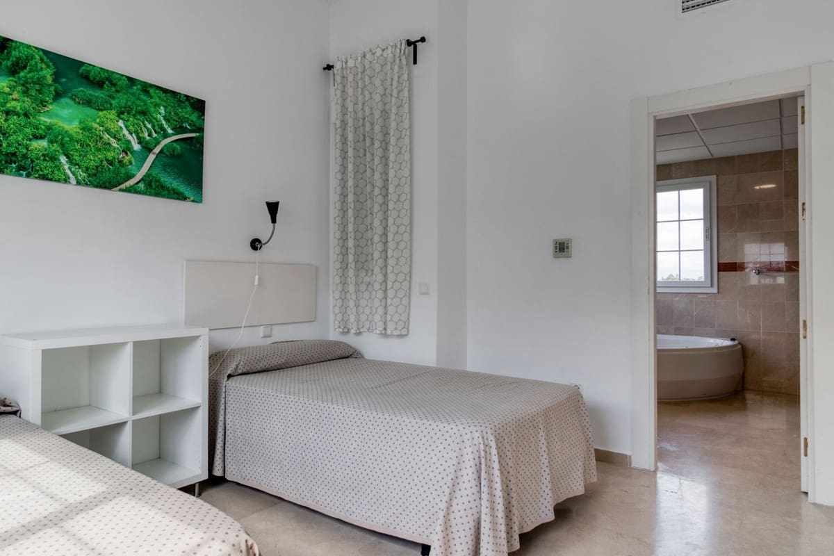 4 soveværelse Villa til salg i Alhaurin de la Torre med garage - € 599.000 (Ref: 9152171)