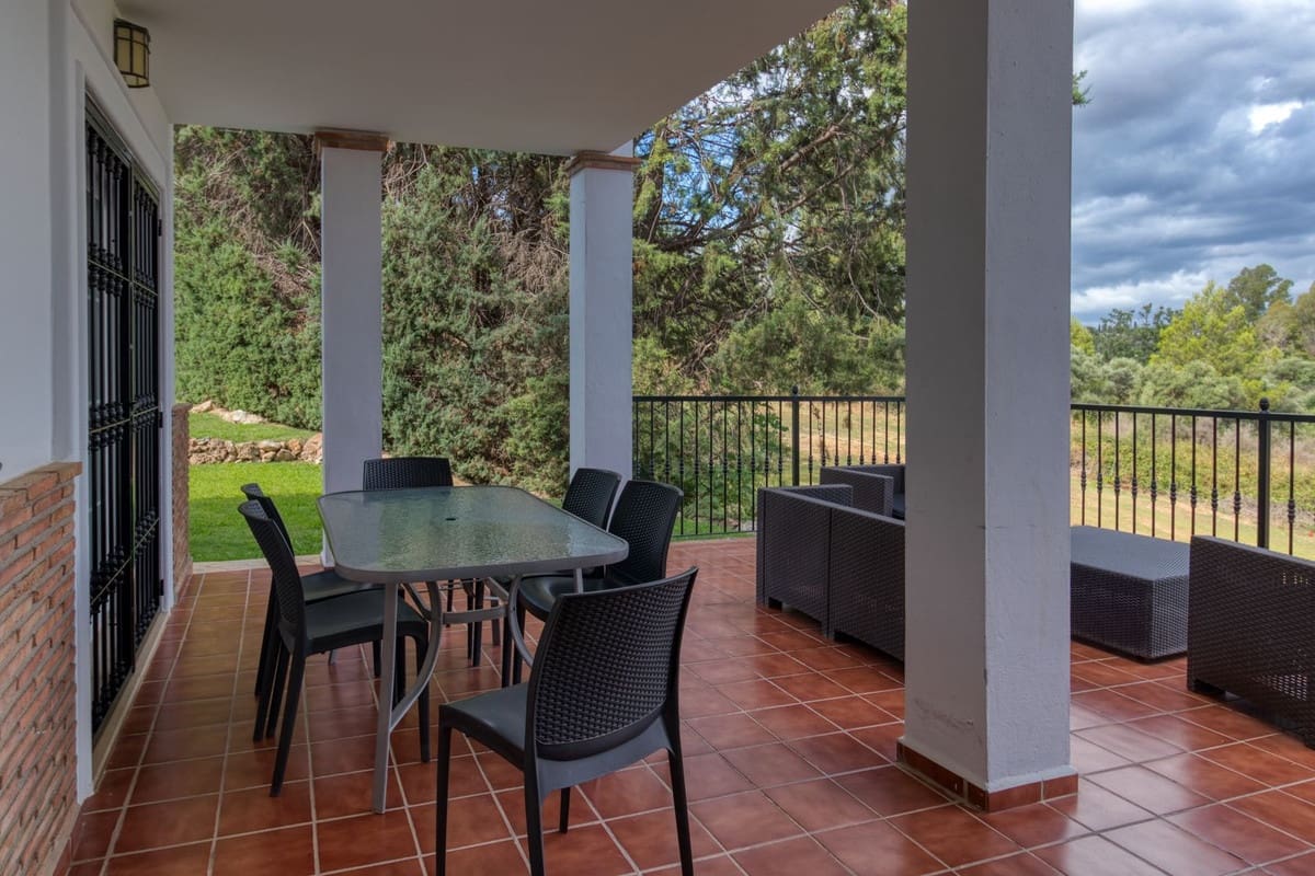 4 soveværelse Villa til salg i Alhaurin de la Torre med garage - € 599.000 (Ref: 9152171)