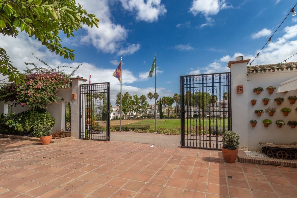 4 soveværelse Villa til salg i Alhaurin de la Torre med garage - € 599.000 (Ref: 9152171)