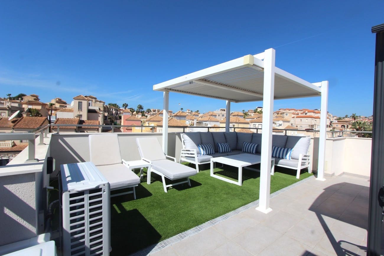 3 bedroom Villa for sale in Villamartin with pool garage - € 549,995 (Ref: 9153939)