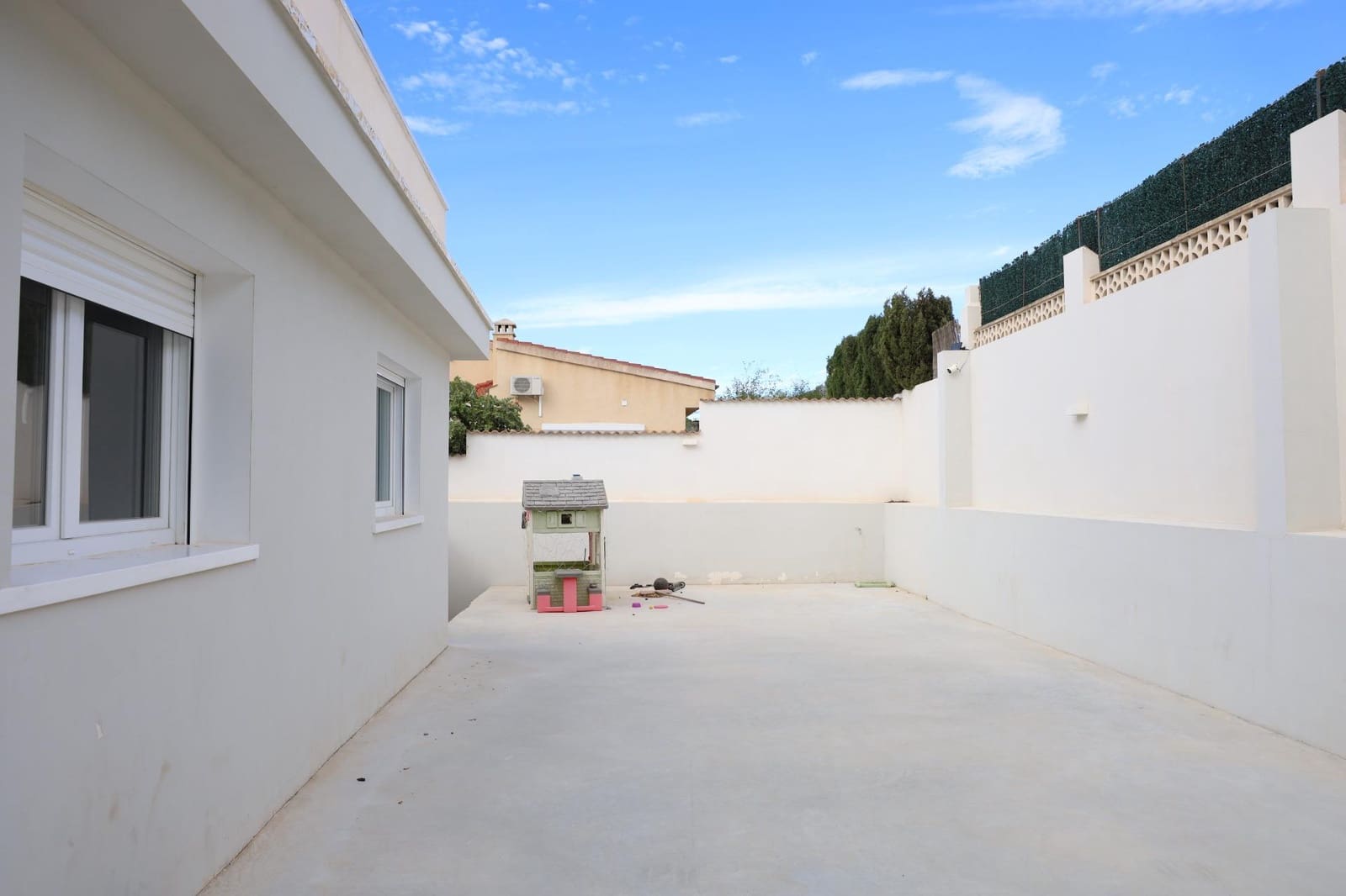 5 bedroom Villa for sale in Rojales with pool - € 549,000 (Ref: 9153942)