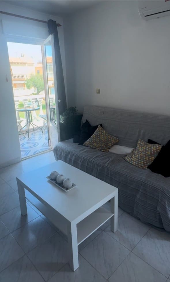2 soveværelse Penthouse til salg i Torrevieja med swimmingpool - € 148.000 (Ref: 9153947)