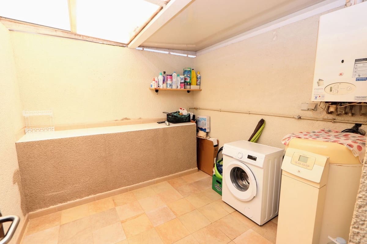 2 Zimmer Villa zu verkaufen in Sucina mit Pool Garage - 265.000 € (Ref: 9161010)